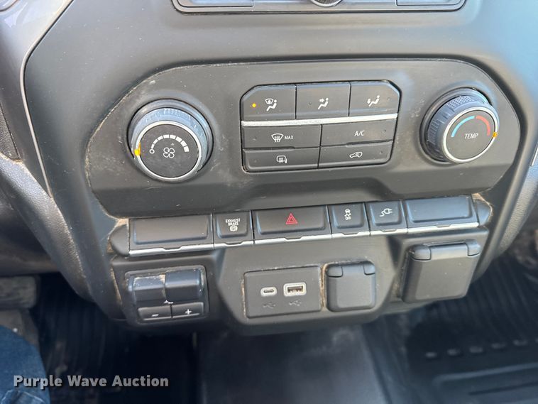 image for item FB0633 2022 Chevrolet Silverado 3500HD Crew Cab flatbed pickup truck