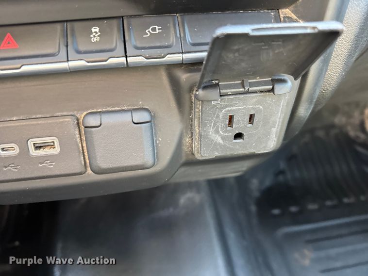 image for item FB0633 2022 Chevrolet Silverado 3500HD Crew Cab flatbed pickup truck