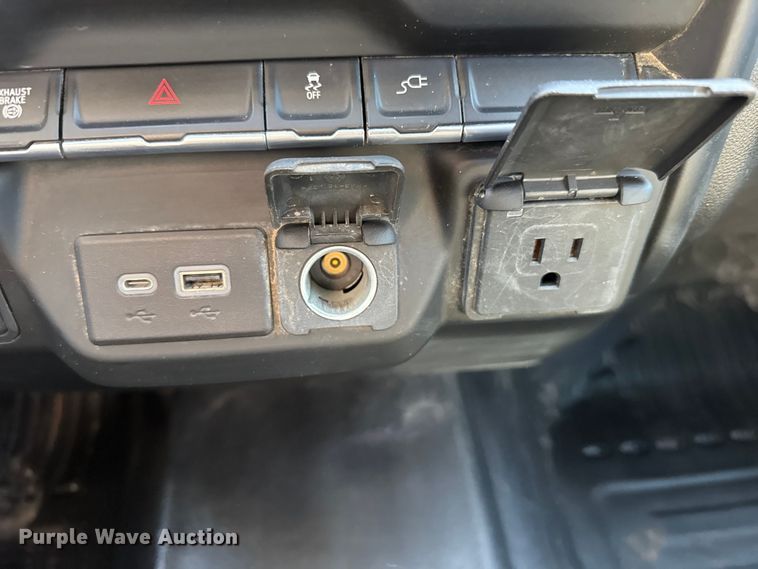 image for item FB0633 2022 Chevrolet Silverado 3500HD Crew Cab flatbed pickup truck