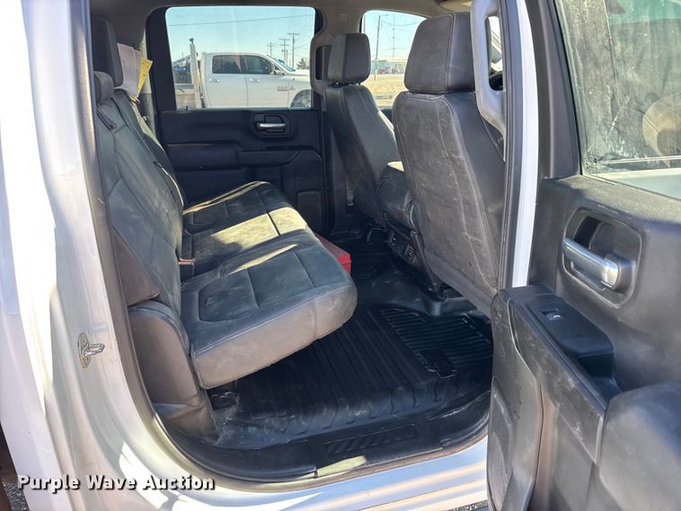 image for item FB0633 2022 Chevrolet Silverado 3500HD Crew Cab flatbed pickup truck