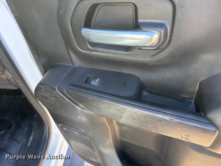 image for item FB0633 2022 Chevrolet Silverado 3500HD Crew Cab flatbed pickup truck