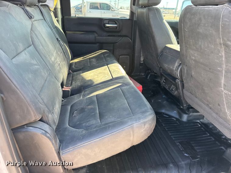 image for item FB0633 2022 Chevrolet Silverado 3500HD Crew Cab flatbed pickup truck