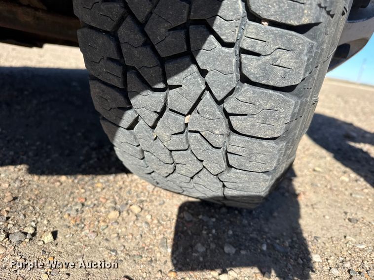 image for item FB0633 2022 Chevrolet Silverado 3500HD Crew Cab flatbed pickup truck