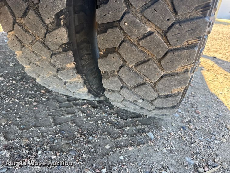 image for item FB0633 2022 Chevrolet Silverado 3500HD Crew Cab flatbed pickup truck