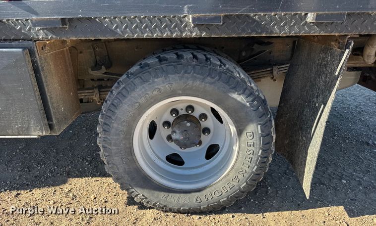 image for item FB0633 2022 Chevrolet Silverado 3500HD Crew Cab flatbed pickup truck