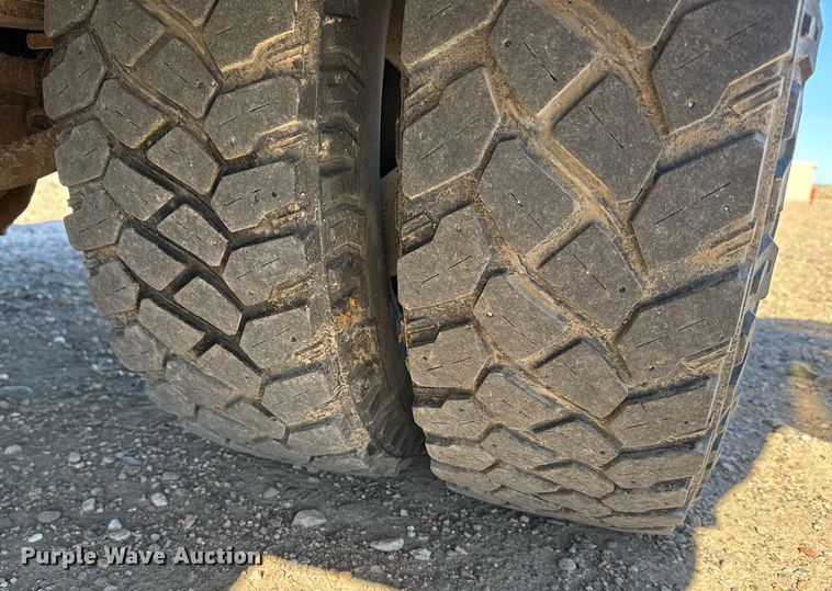 image for item FB0633 2022 Chevrolet Silverado 3500HD Crew Cab flatbed pickup truck