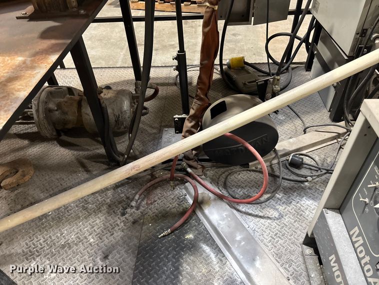 image for item FB0670 1998 Motoman MotoArc 450 arc welding robot