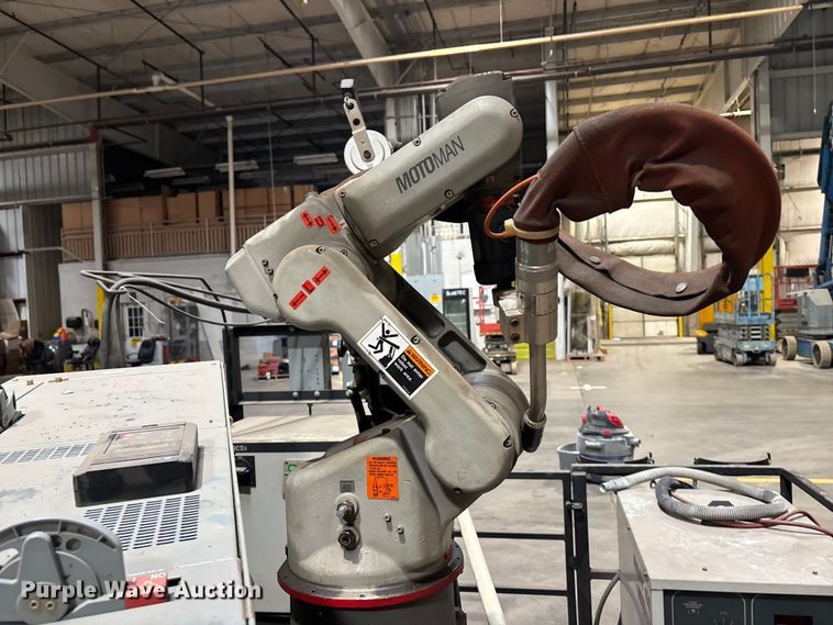 image for item FB0670 1998 Motoman MotoArc 450 arc welding robot
