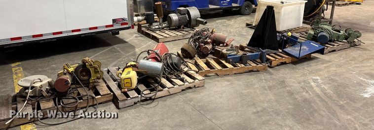 image for item FB0676 (6) chain hoists