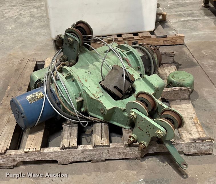 image for item FB0676 (6) chain hoists