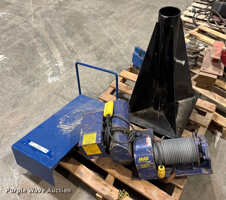 image for item FB0676 (6) chain hoists