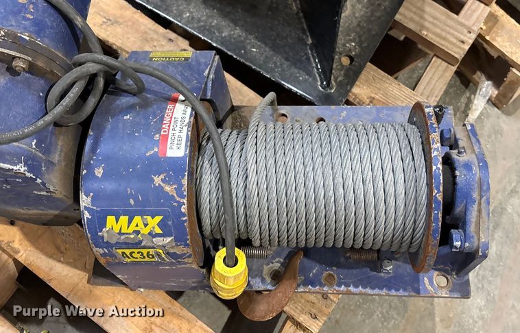 image for item FB0676 (6) chain hoists