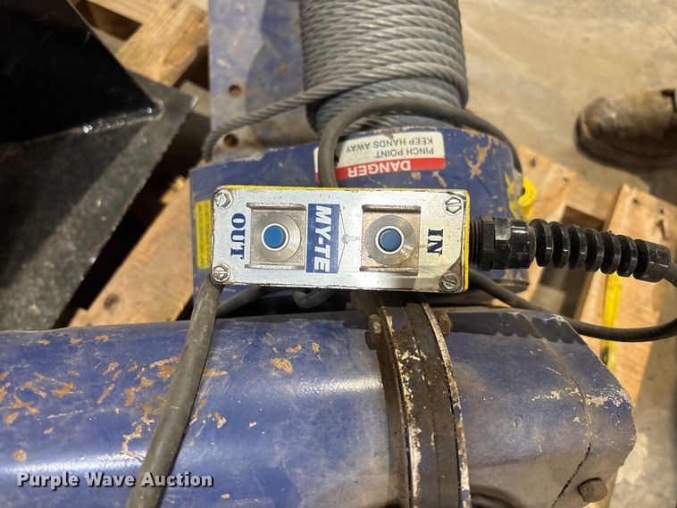 image for item FB0676 (6) chain hoists