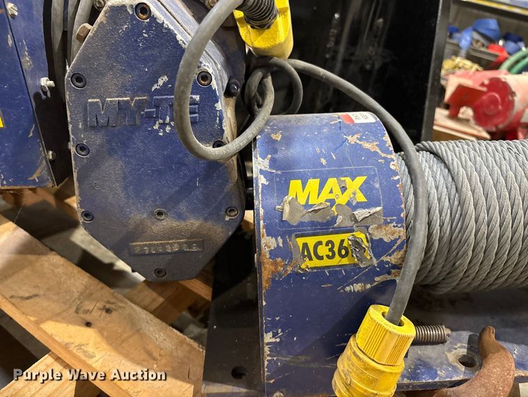 image for item FB0676 (6) chain hoists