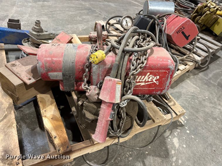 image for item FB0676 (6) chain hoists