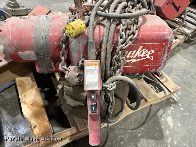 image for item FB0676 (6) chain hoists