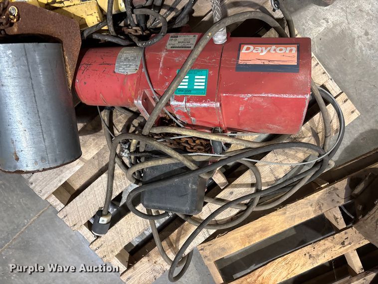 image for item FB0676 (6) chain hoists