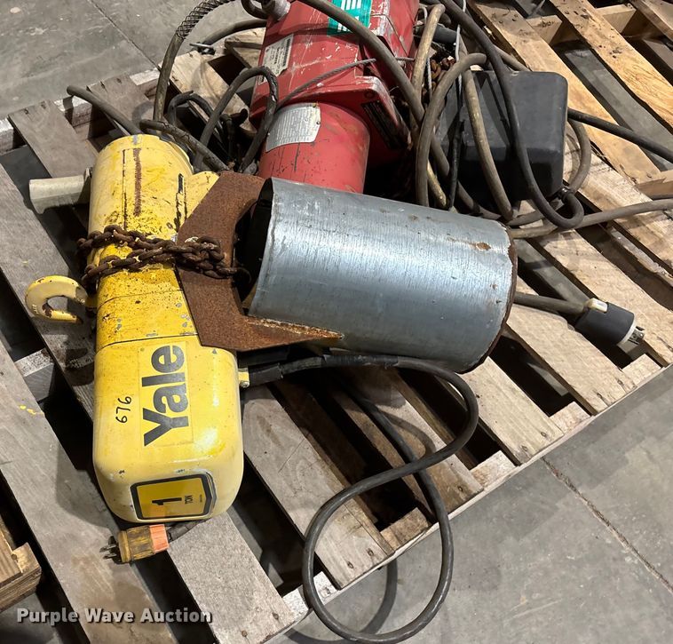 image for item FB0676 (6) chain hoists