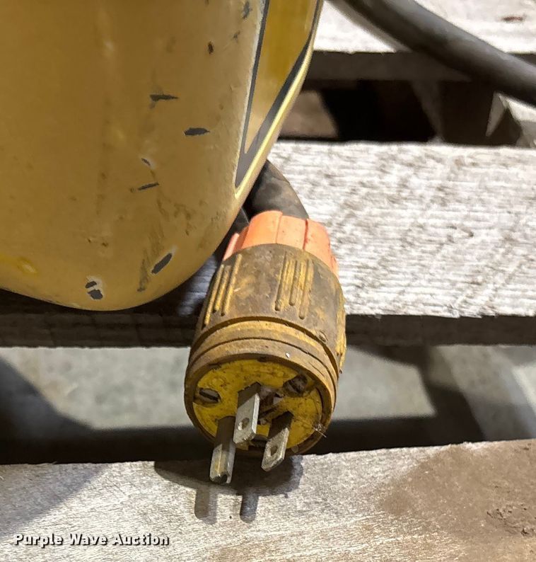 image for item FB0676 (6) chain hoists