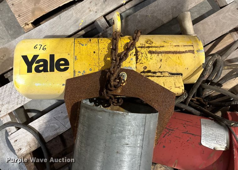 image for item FB0676 (6) chain hoists