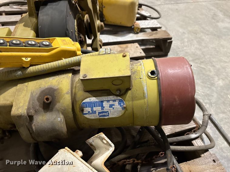 image for item FB0676 (6) chain hoists