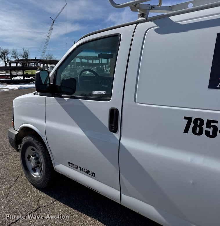 image for item FB0688 2013 Chevrolet Express 3500 van