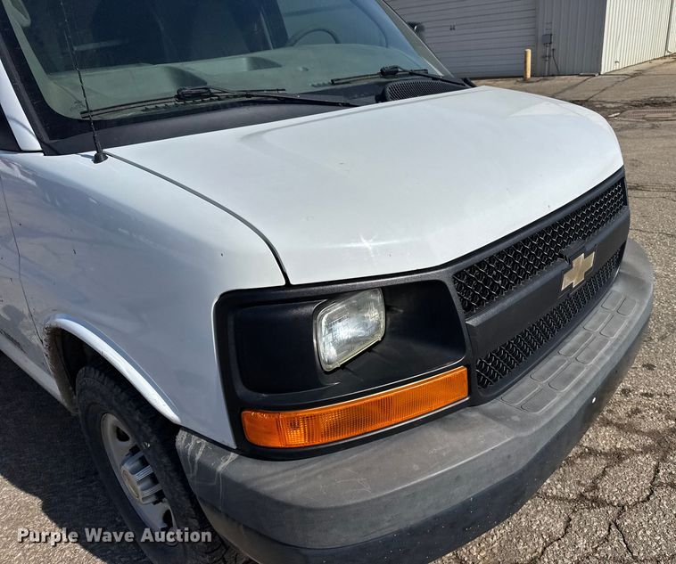 image for item FB0688 2013 Chevrolet Express 3500 van