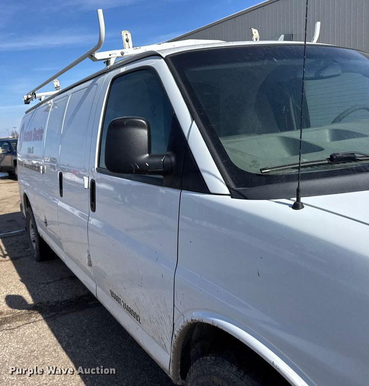 image for item FB0688 2013 Chevrolet Express 3500 van