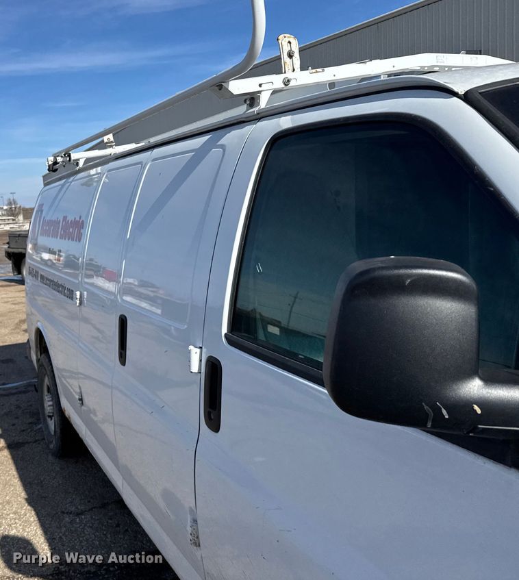 image for item FB0688 2013 Chevrolet Express 3500 van