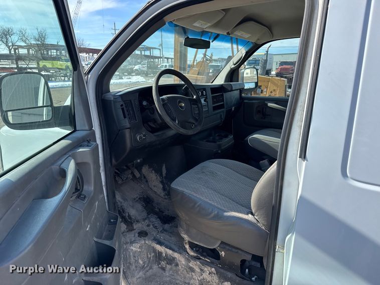 image for item FB0688 2013 Chevrolet Express 3500 van