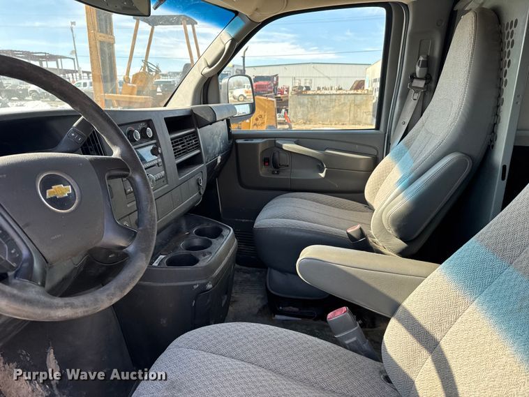 image for item FB0688 2013 Chevrolet Express 3500 van