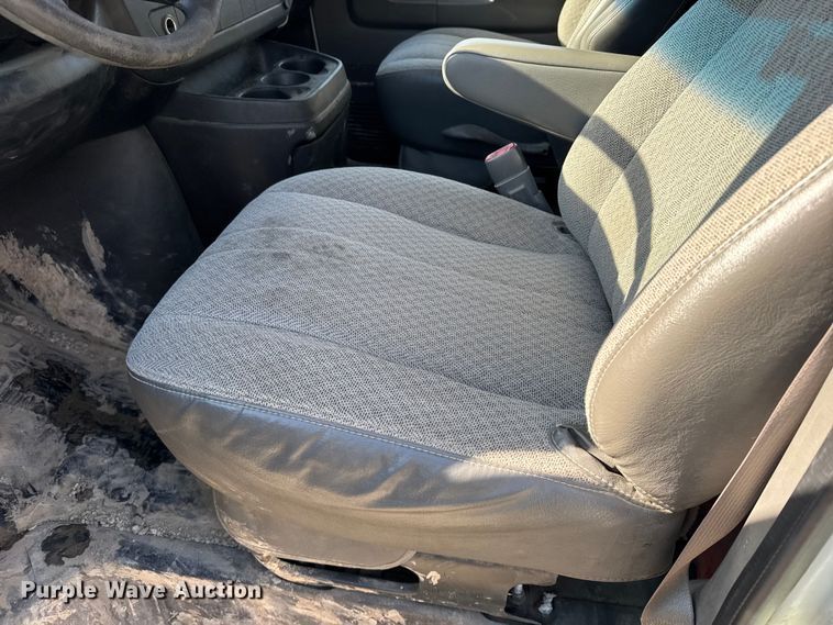 image for item FB0688 2013 Chevrolet Express 3500 van