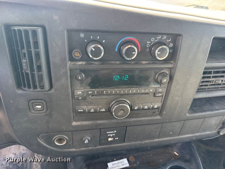 image for item FB0688 2013 Chevrolet Express 3500 van