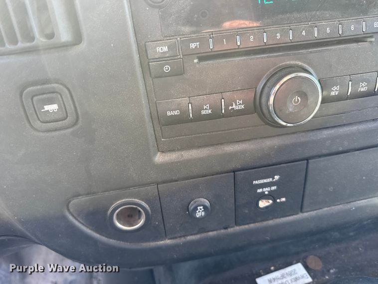 image for item FB0688 2013 Chevrolet Express 3500 van