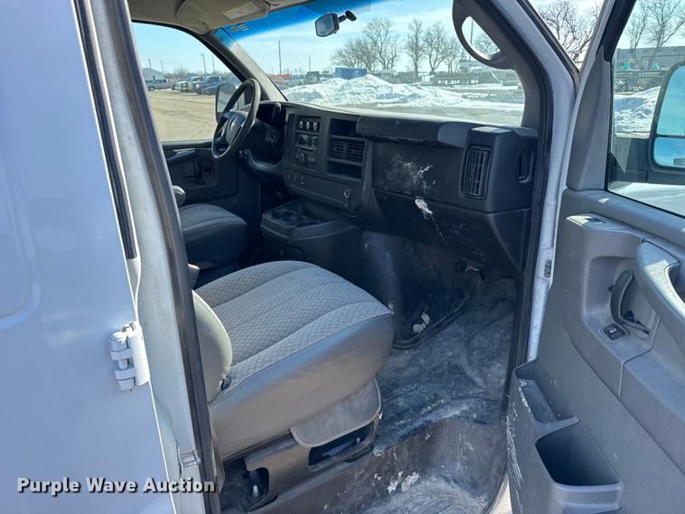 image for item FB0688 2013 Chevrolet Express 3500 van