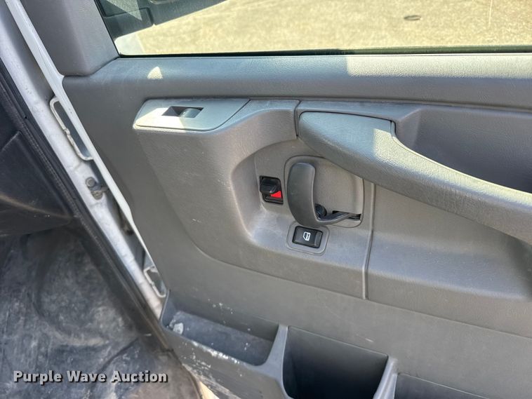 image for item FB0688 2013 Chevrolet Express 3500 van