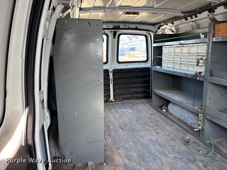 image for item FB0688 2013 Chevrolet Express 3500 van