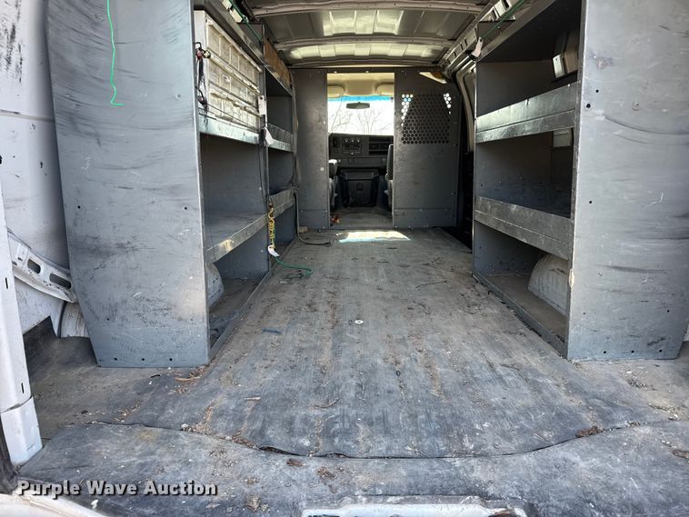 image for item FB0688 2013 Chevrolet Express 3500 van