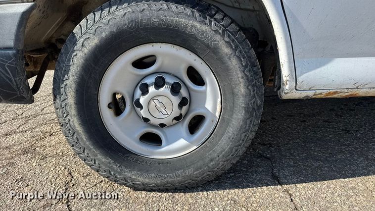 image for item FB0688 2013 Chevrolet Express 3500 van