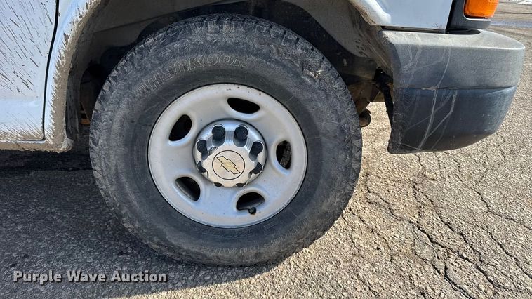 image for item FB0688 2013 Chevrolet Express 3500 van