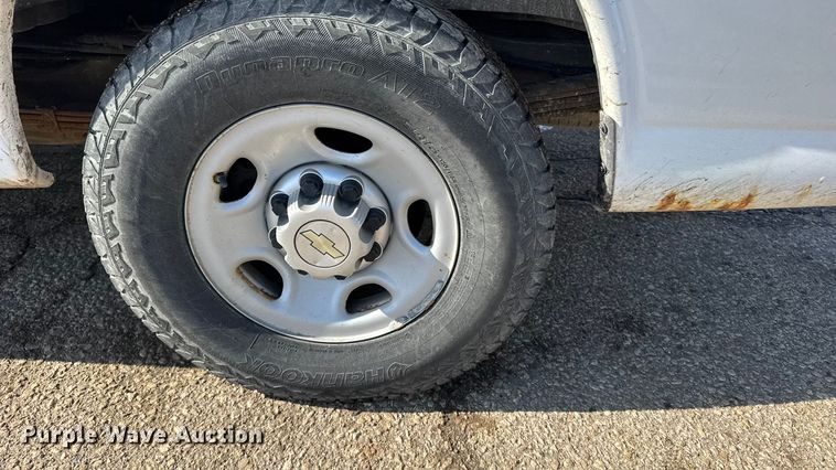 image for item FB0688 2013 Chevrolet Express 3500 van