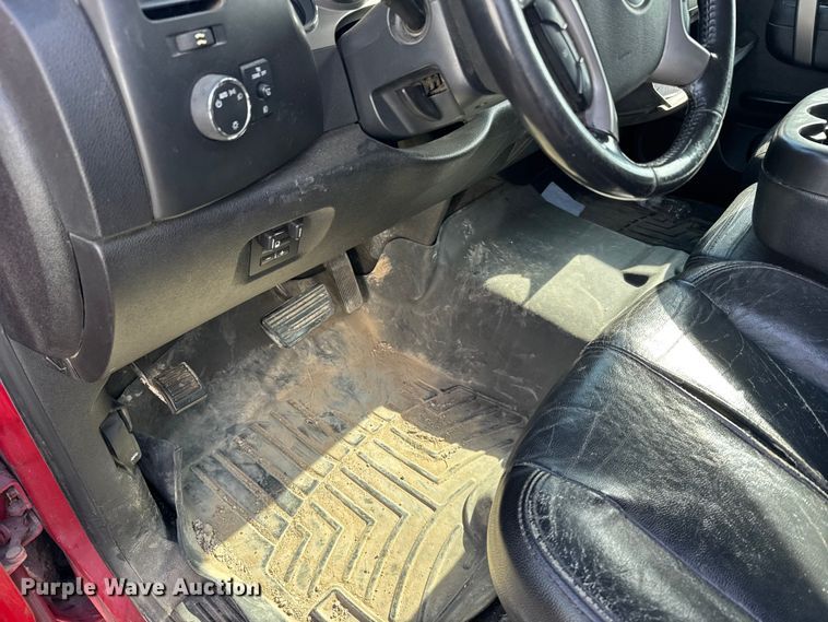 image for item FB0692 2012 Chevrolet Silverado 1500 Crew Cab pickup truck