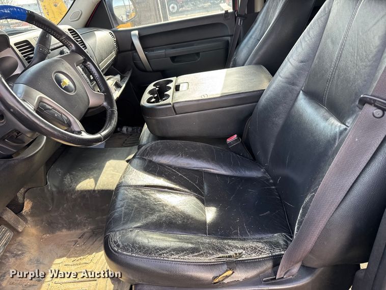 image for item FB0692 2012 Chevrolet Silverado 1500 Crew Cab pickup truck