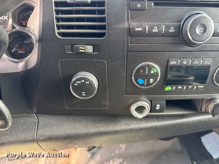 image for item FB0692 2012 Chevrolet Silverado 1500 Crew Cab pickup truck