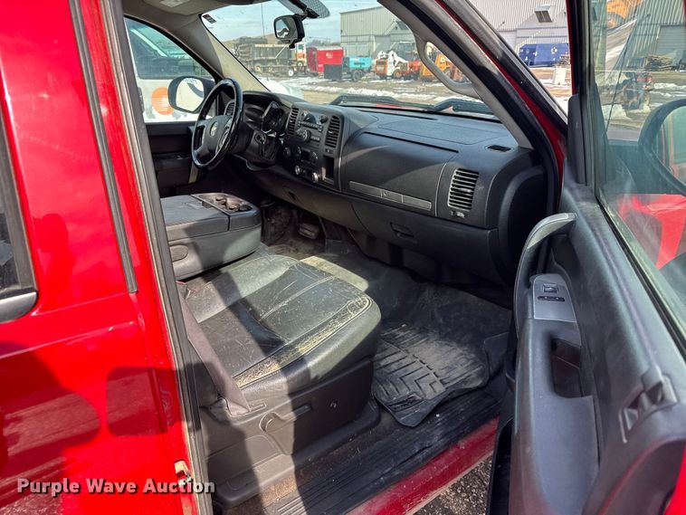 image for item FB0692 2012 Chevrolet Silverado 1500 Crew Cab pickup truck