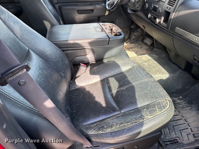 image for item FB0692 2012 Chevrolet Silverado 1500 Crew Cab pickup truck