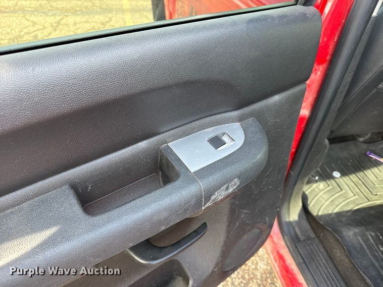 image for item FB0692 2012 Chevrolet Silverado 1500 Crew Cab pickup truck