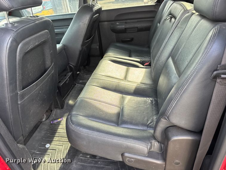 image for item FB0692 2012 Chevrolet Silverado 1500 Crew Cab pickup truck