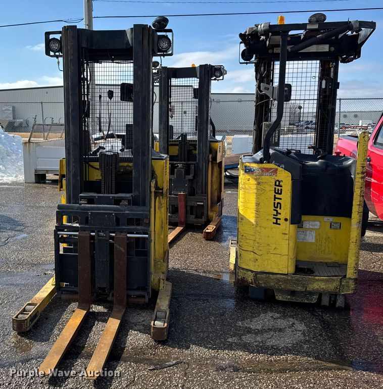 image for item FB0693 (3) Hyster 40 forklifts