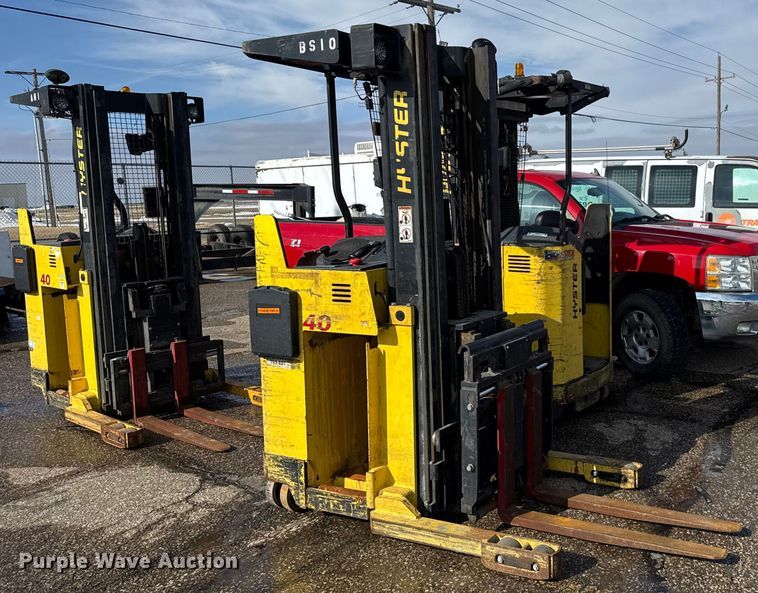 image for item FB0693 (3) Hyster 40 forklifts